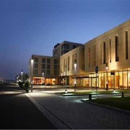 Howard Johnson Plaza Lingang Shanghai Nanhui Dış mekan fotoğraf