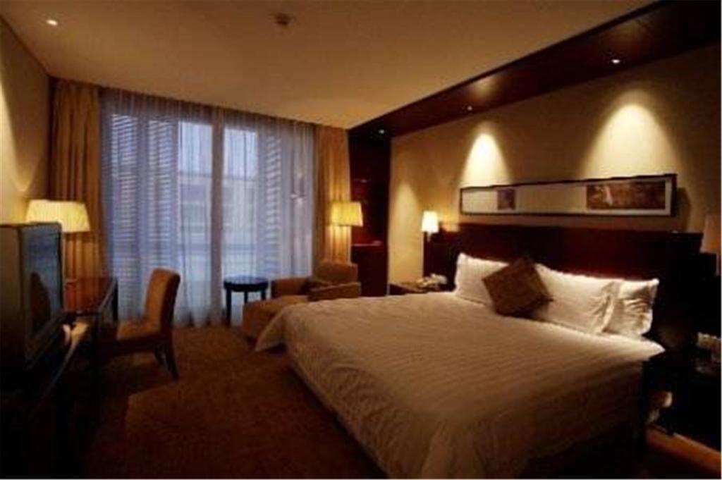 Howard Johnson Plaza Lingang Shanghai Nanhui Oda fotoğraf