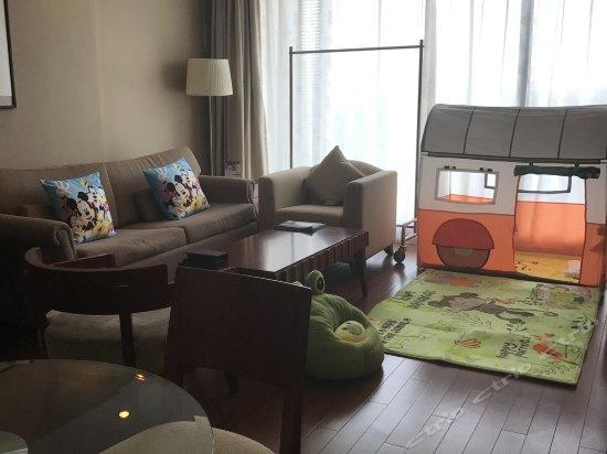 Howard Johnson Plaza Lingang Shanghai Nanhui Dış mekan fotoğraf