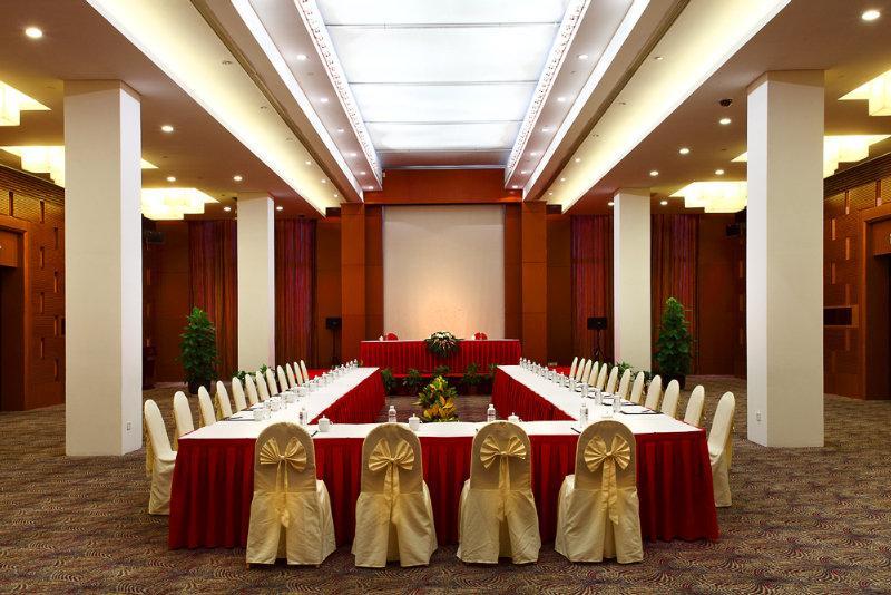 Howard Johnson Plaza Lingang Shanghai Nanhui Dış mekan fotoğraf