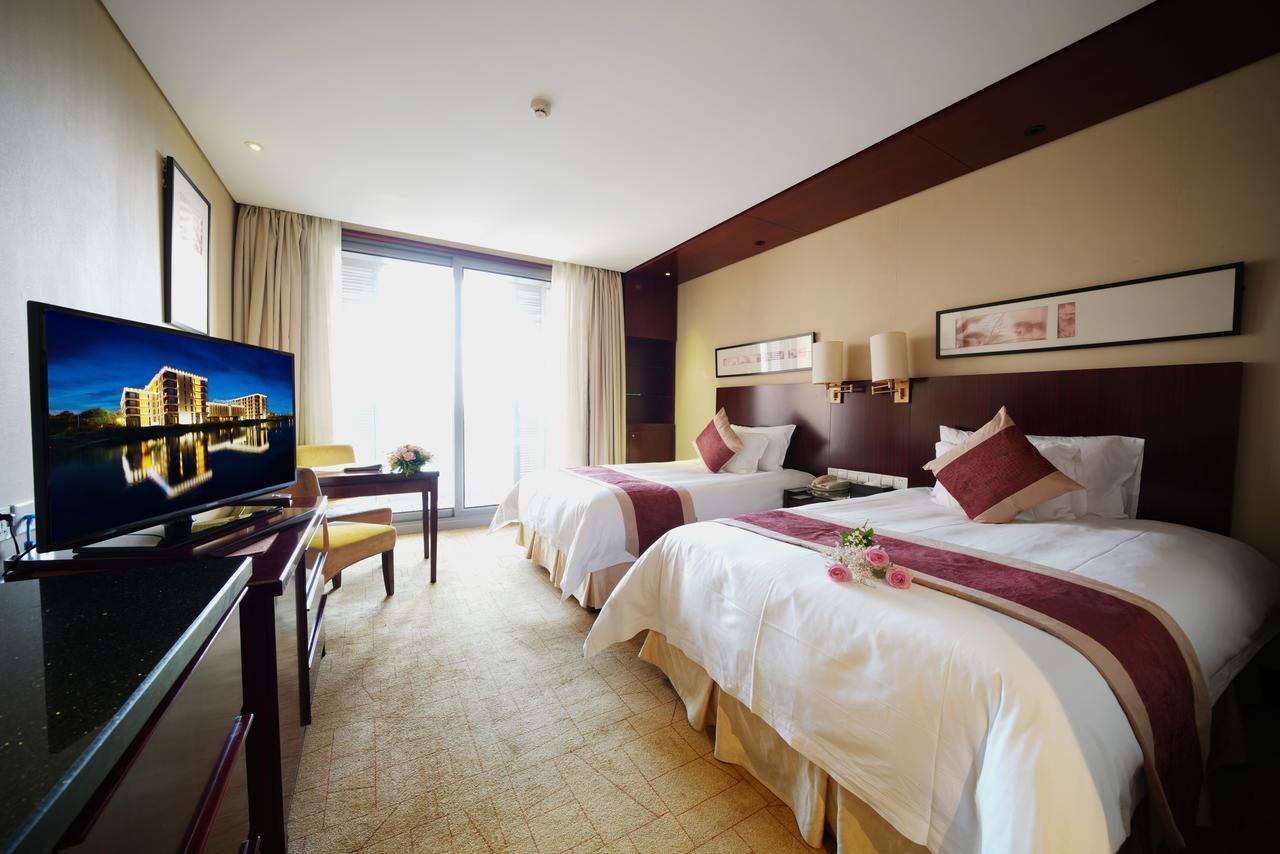 Howard Johnson Plaza Lingang Shanghai Nanhui Dış mekan fotoğraf