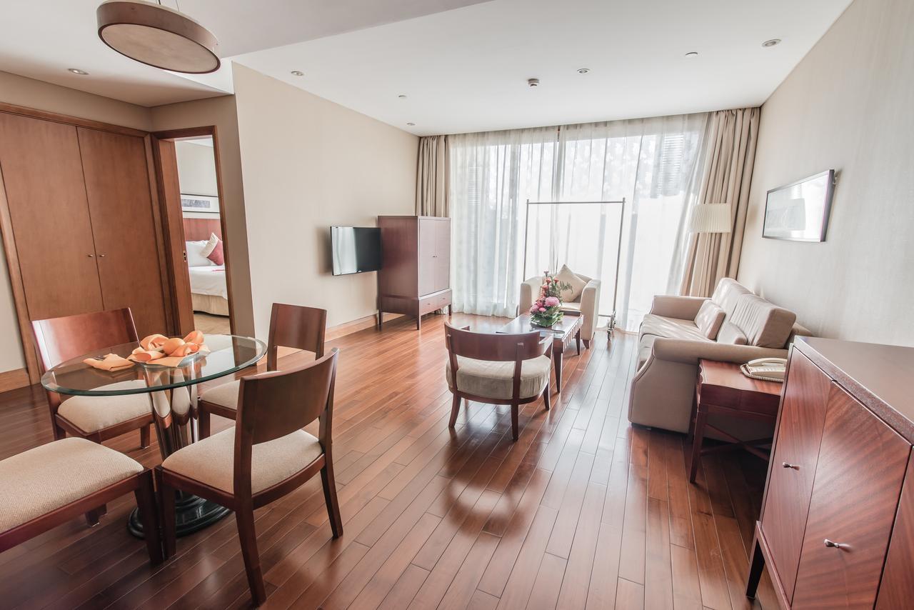 Howard Johnson Plaza Lingang Shanghai Nanhui Dış mekan fotoğraf