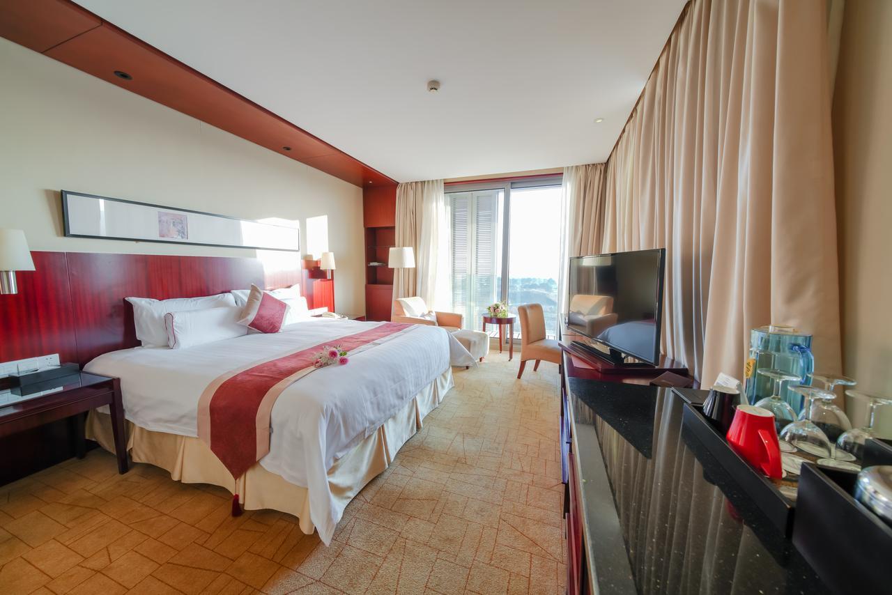 Howard Johnson Plaza Lingang Shanghai Nanhui Dış mekan fotoğraf