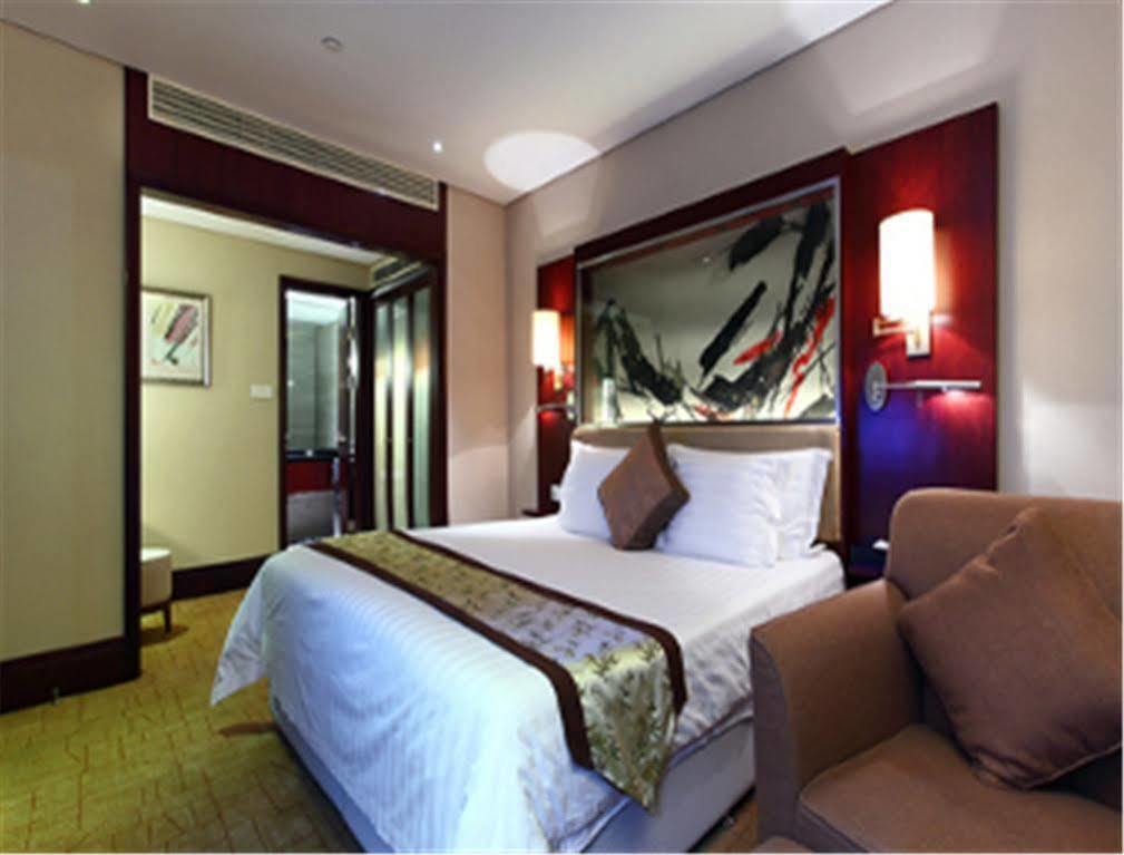 Howard Johnson Plaza Lingang Shanghai Nanhui Dış mekan fotoğraf